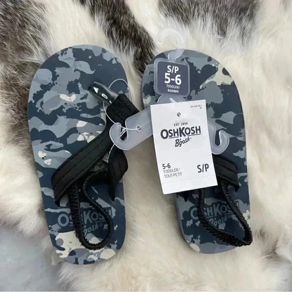 Oshkosh sandals camouflage flip flops - Picture 2 of 3